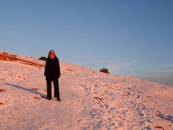 Céu azul e muita neve no Arches National Park, perto de Moab, em Utah, nos Estados Unidos